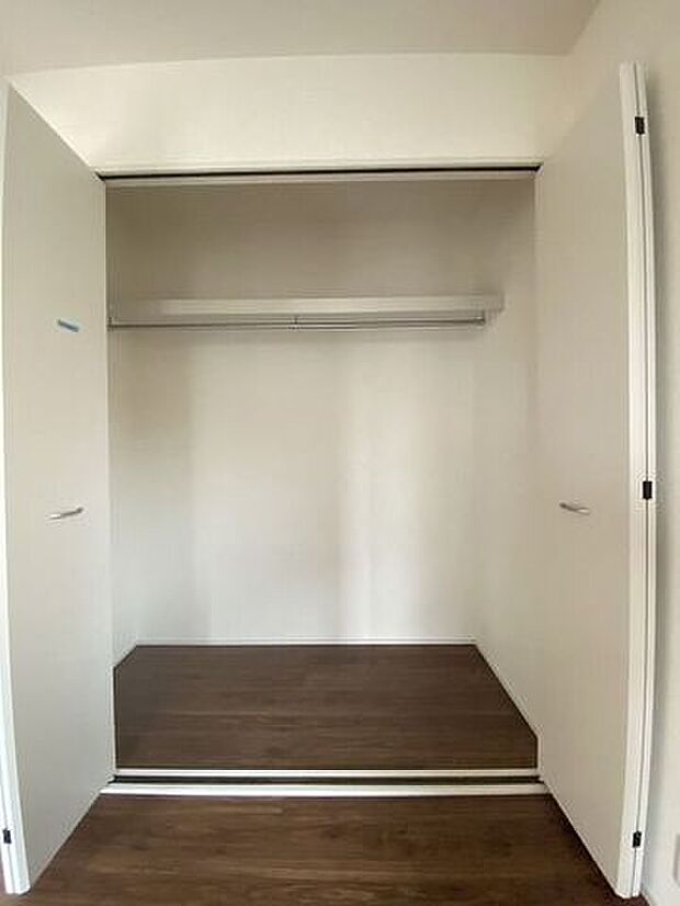 1階にある収納は来客用の座布団やお昼寝用のお布団やリビングで使うものなど、何でもたくさんしまっておくことができ、あると大変重宝します。