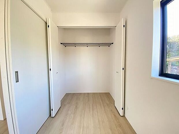 1階にある収納は来客用の座布団やお昼寝用のお布団、リビングで使うものなどが収納でき大変重宝!