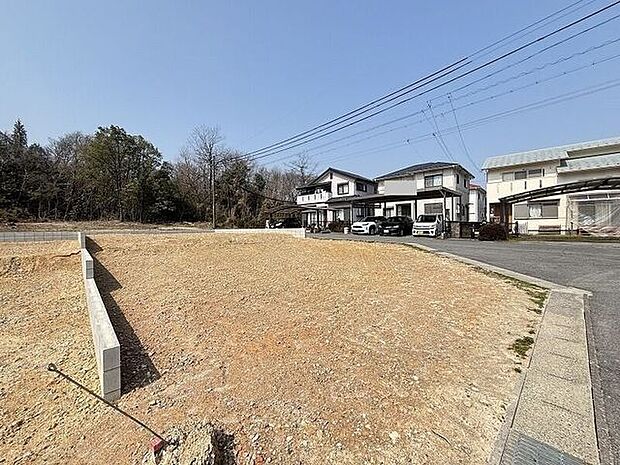 完成前の物件に限り、カラー選択やオプション工事 などのサービス特典が受けられる場合がございます。詳しくお知りになりたい方はお気軽にお問合せください。