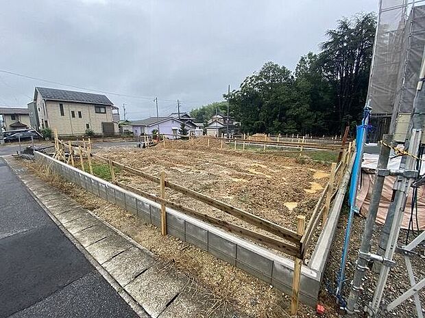 完成前の物件に限り、カラー選択やオプション工事 などのサービス特典が受けられる場合がございます。詳しくお知りになりたい方はお気軽にお問合せください。