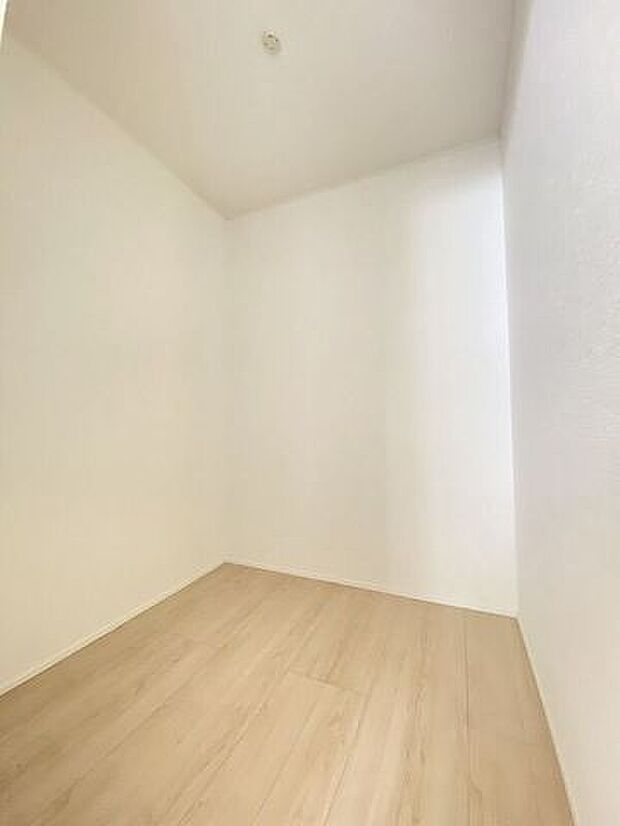 ウォークinクローゼット♪季節物の衣類やお布団の他にもたくさんの物が収納できます!