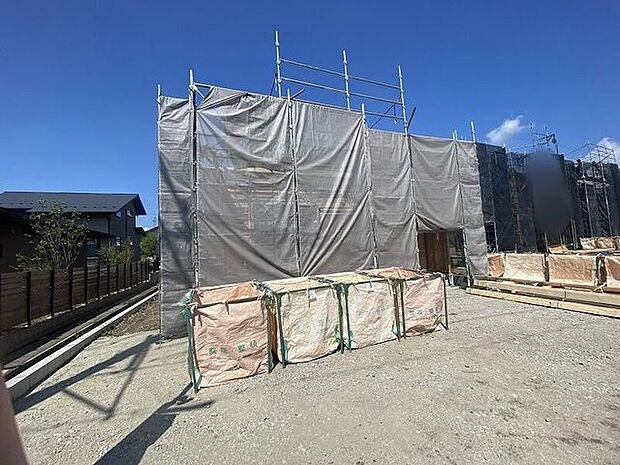 完成前の物件に限り、カラー選択やオプション工事 などのサービス特典が受けられる場合がございます。詳しくお知りになりたい方はお気軽にお問合せください。