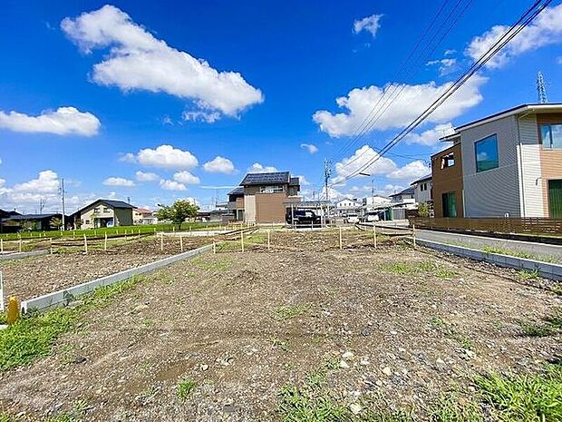 完成前の物件に限り、カラー選択やオプション工事 などのサービス特典が受けられる場合がございます。詳しくお知りになりたい方はお気軽にお問合せください。
