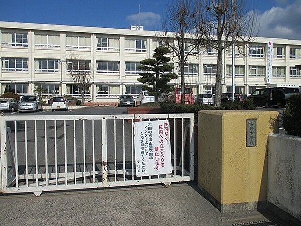 可児市立中部中学校 1760m