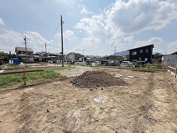 完成前の物件に限り、カラー選択やオプション工事 などのサービス特典が受けられる場合がございます。詳しくお知りになりたい方はお気軽にお問合せください。