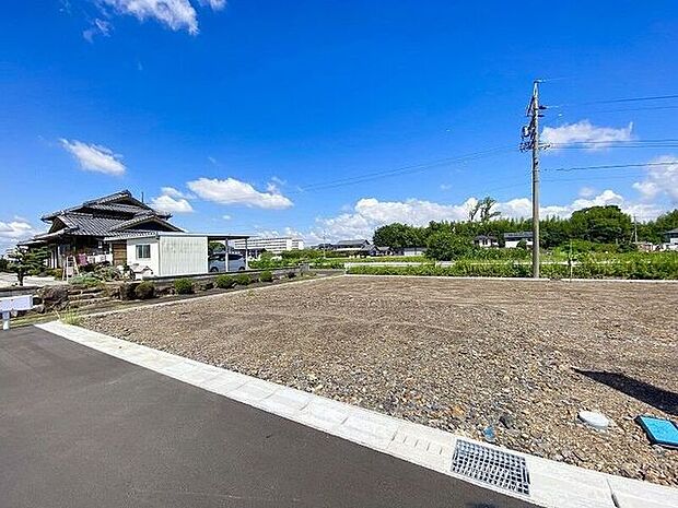 完成前の物件に限り、カラー選択やオプション工事 などのサービス特典が受けられる場合がございます。詳しくお知りになりたい方はお気軽にお問合せください。