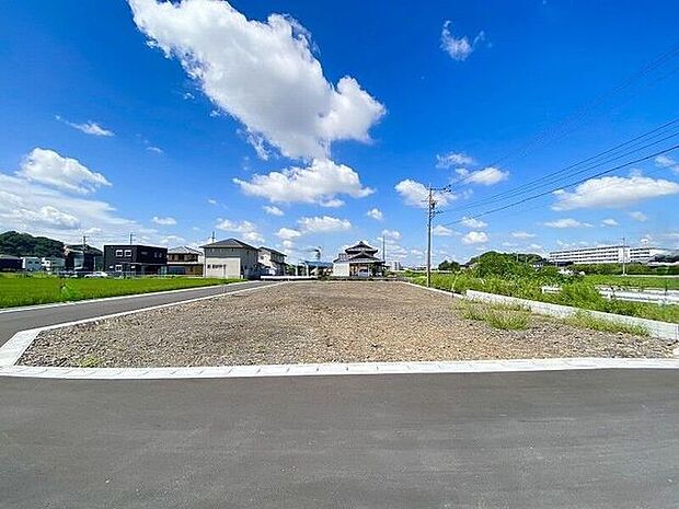 完成前の物件に限り、カラー選択やオプション工事 などのサービス特典が受けられる場合がございます。詳しくお知りになりたい方はお気軽にお問合せください。