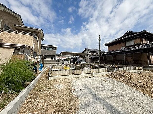 完成前の物件に限り、カラー選択やオプション工事 などのサービス特典が受けられる場合がございます。詳しくお知りになりたい方はお気軽にお問合せください。
