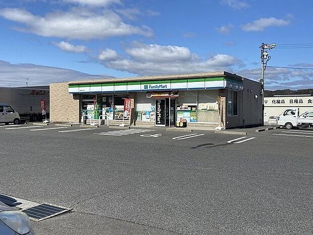 ファミリーマート 御嵩中坪店 車で2分 800m