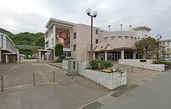 市川小学校953ｍ