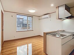 ローヤルハイムとん田西 B 2LDKのリビング/ダイニング