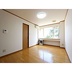 アラモードII 102 1階1LDKのリビング/ダイニング