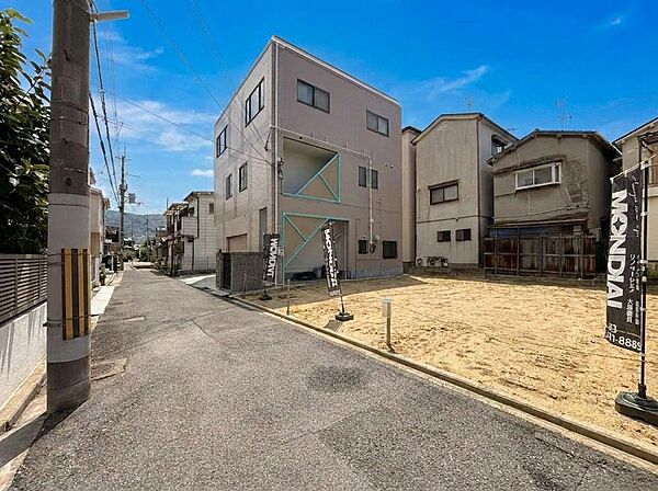 様々なプランがご検討いただける間口の広いゆとりある敷地