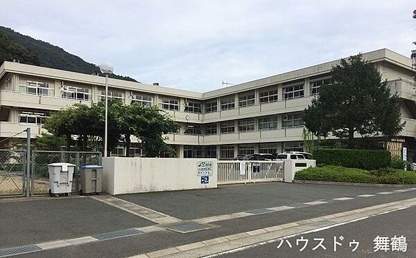 福井小学校 2070m