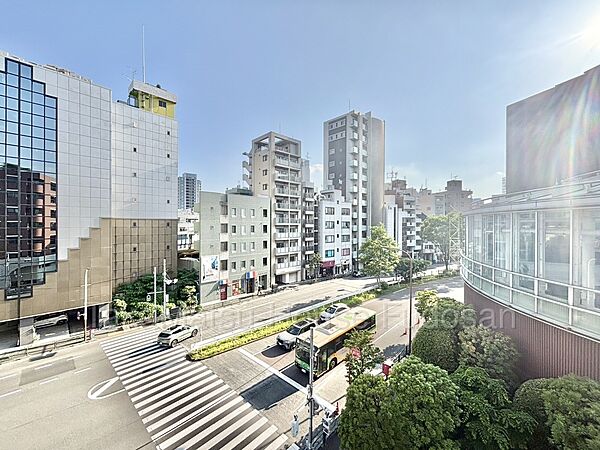南西角部屋で開放感がございます。