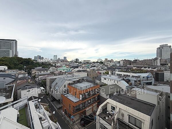 ダイニングからは開放的な景色が望めます。