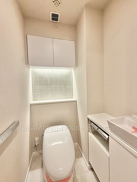 新規交換済みのトイレでございます。