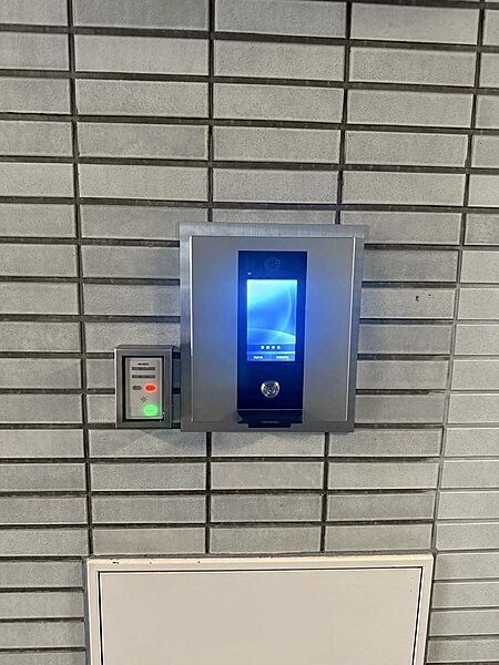 来訪者を確認できるオートロックシステムを採用。安心のセキュリティ体制です。