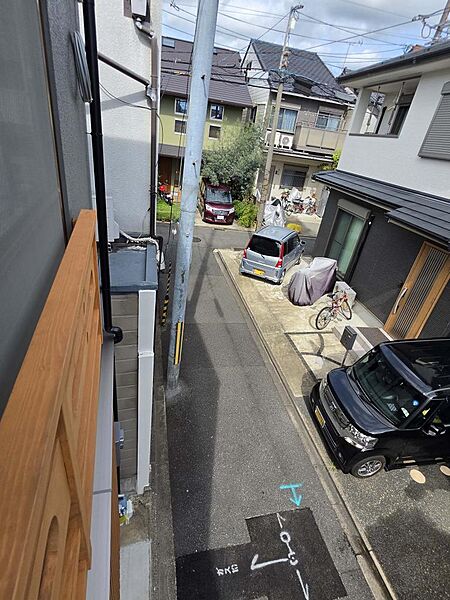 前面道路。西を望む。