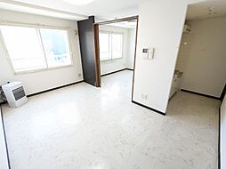 ブランノワール東区役所 201 2階1LDKのリビング/ダイニング