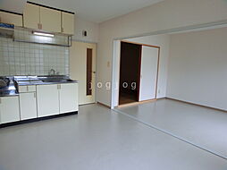 メゾンラックス 102 1階2DKのリビング/ダイニング