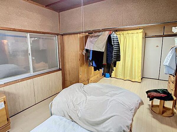 2階洋室約9帖です。