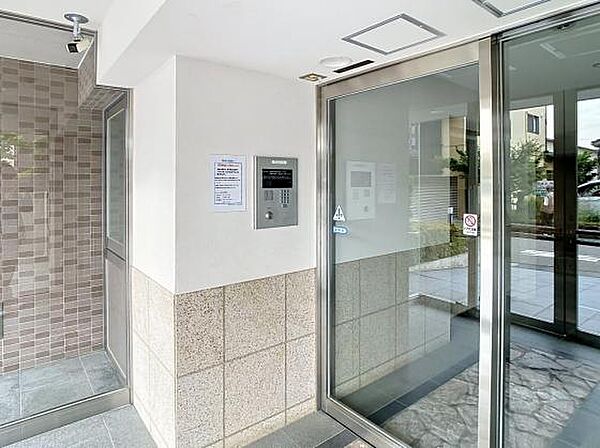 不審者の侵入を防ぐオートロック完備。