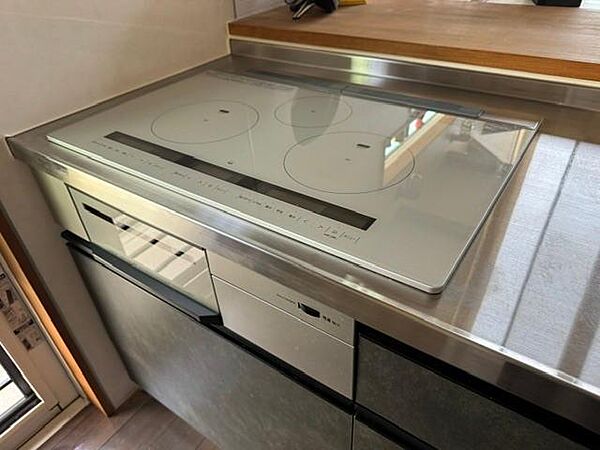 クリナップ製のシステムキッチンは、IH仕様となっています。