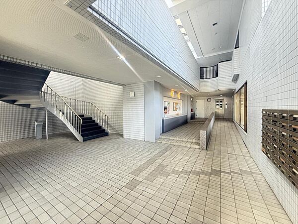広々とした開放感あふれるエントランスが出迎えてくれるので、毎日の帰りが楽しみになります♪