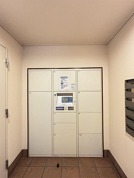 ご不在時にも便利な宅配ボックス完備