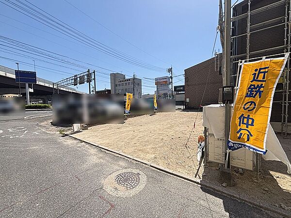 日当たりの良い整形地。駅へのアクセスも考慮したい方におすすめです。多方面への移動にも便利な立地で、様々な施設へのアクセスも良好です。