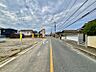 外観：周辺は閑静な住宅街で、穏やかな住環境です。広々とした道路に面し、開放感があります。是非、現地をご確認ください。