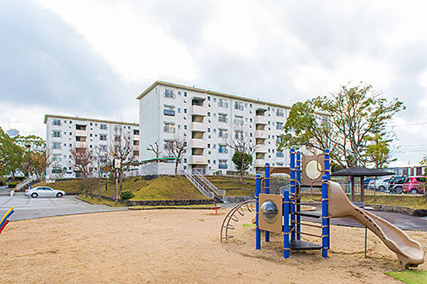画像18:敷地内には、子どもが遊べるさまざまな広場が点在する