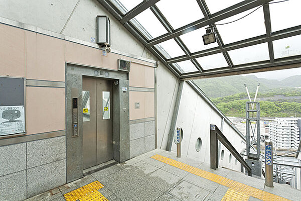 画像5:斜行エレベーターの乗り場