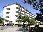 尼崎センタープール前駅より徒歩8分 築32年4ヶ月 5階建の賃貸物件