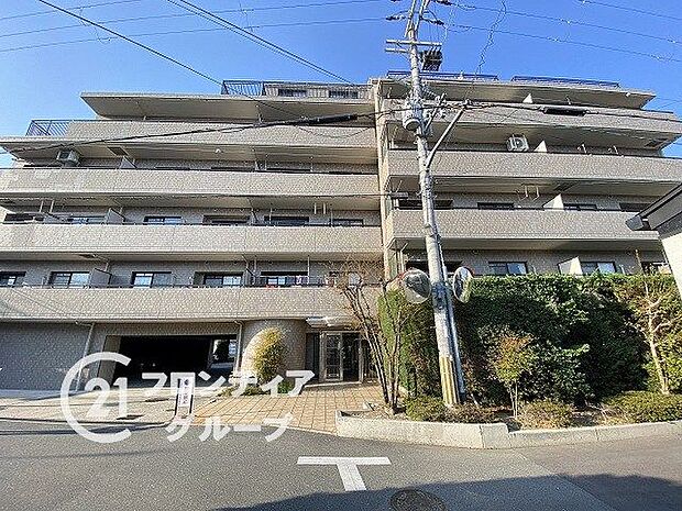 6階建てのマンションです