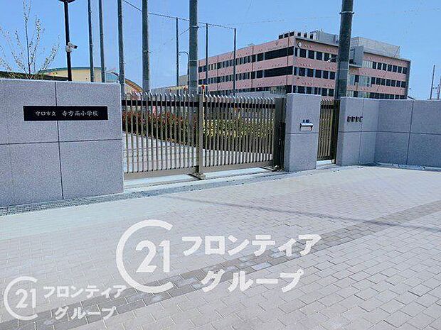 徒歩8分。寺方南小学校 630m