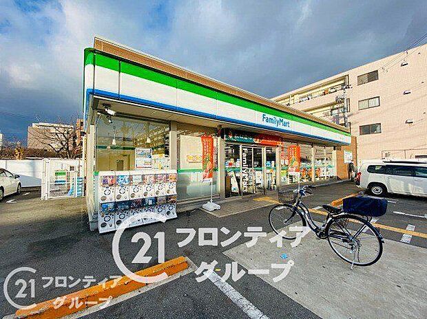 徒歩5分。ファミリーマート新森七丁目店 330m