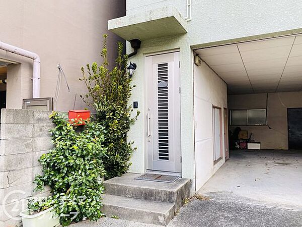 明るい玄関が家族の帰りえをお出迎えしてくれます！