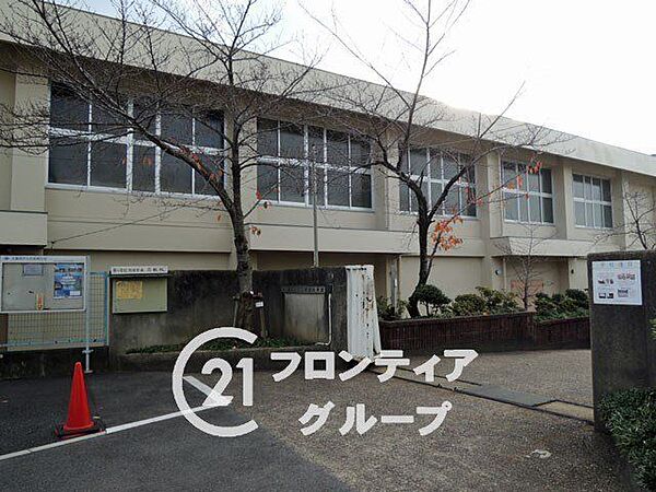 四條畷市立四條畷南小学校 徒歩4分。 250m