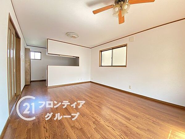 窓が多いので、光を多く取り込んでお部屋を明るく保ちます。