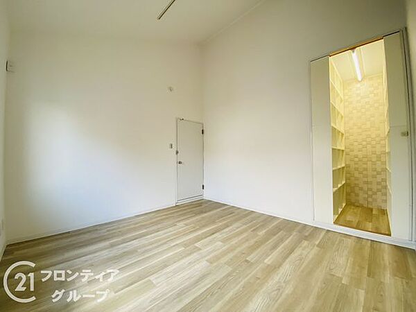 独立したお部屋が複数あるため、子供部屋としてはもちろん、リモートワーク用の書斎や趣味のお部屋など多目的にご活用いただけます。家賃とローンの支払い比較相談も随時受付中です。