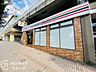周辺：セブンイレブンハートインJR忍ヶ丘駅改札口店 徒歩5分。 390m