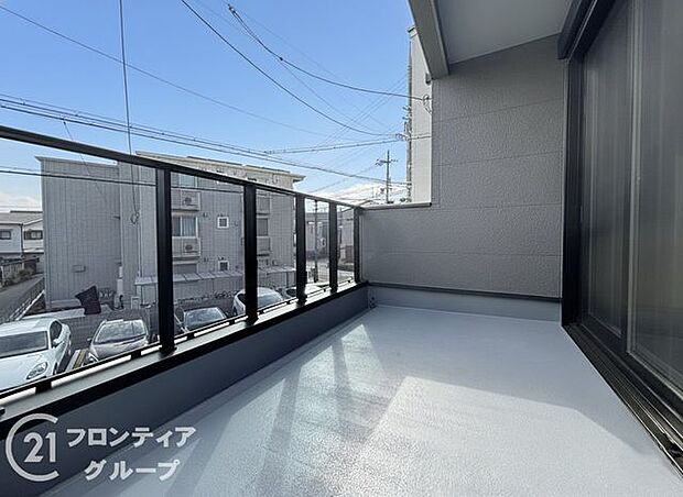 広い設計のバルコニーではBBQなどもお楽しみいただけます。