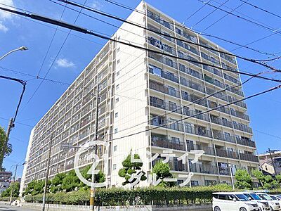 外観：シンプルながらも存在感のあるマンション外観は、住む人を魅了し、日常に特別な時間をもたらします。都会的なデザインが魅力で、住む人に誇りを与える空間です