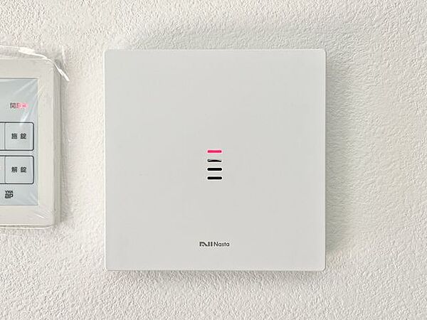 温度センサーでエアコンと連動し適温を保ってくれる機能やボタン一つでドアの開閉ができる等、あったら安心・あったら便利な機能を備えたお家です。
