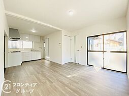 四條畷市南野1丁目　中古一戸建て 3LDKのリビング/ダイニング