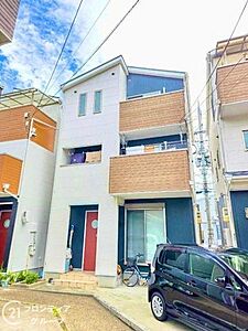 外観:モダンなデザインの外観は、スタイリッシュで洗練された印象を与えます。都会的なライフスタイルにぴったりです。 外観:モダンなデザインの外観は、スタイリッシュで洗練された印象を与えます。都会的なライフスタイルにぴったりです。