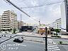 その他：バルコニーからの景色です。周囲に高い建物が迫っておらず、開放的な眺望をお楽しみいただけます。青空が広がる心地よいロケーションで、毎日の暮らしに彩りと心地よい解放感をもたらしてくれます。