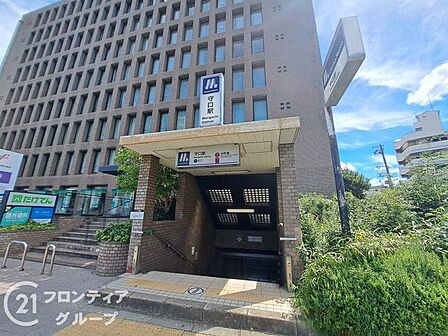 守口駅(Osaka　Metro 谷町線) 徒歩9分。京阪本線「守口市駅」徒歩6分。駅前にはコンビニがあります。イオンタウン守口もあり商業施設や住宅地が広がり、生活に便利な環境です。 720m